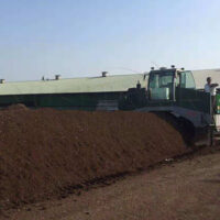 Hydraulic crawler composting machine working