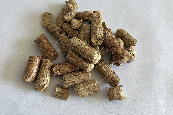 Wood pellet making with flat die extrusion granulator