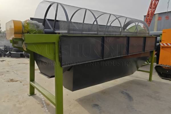 impurity removing screener for biochar pyrolysis