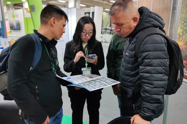 discuss fertilizer making system with Colombia buyer