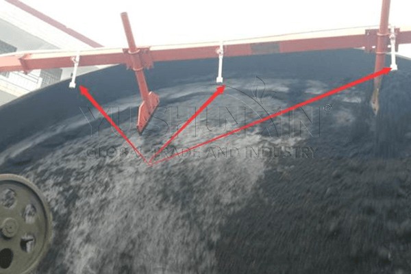 pulvérisation d'eau pour le contrôle de la taille de la production d'engrais de compost de biocharbon granulaire